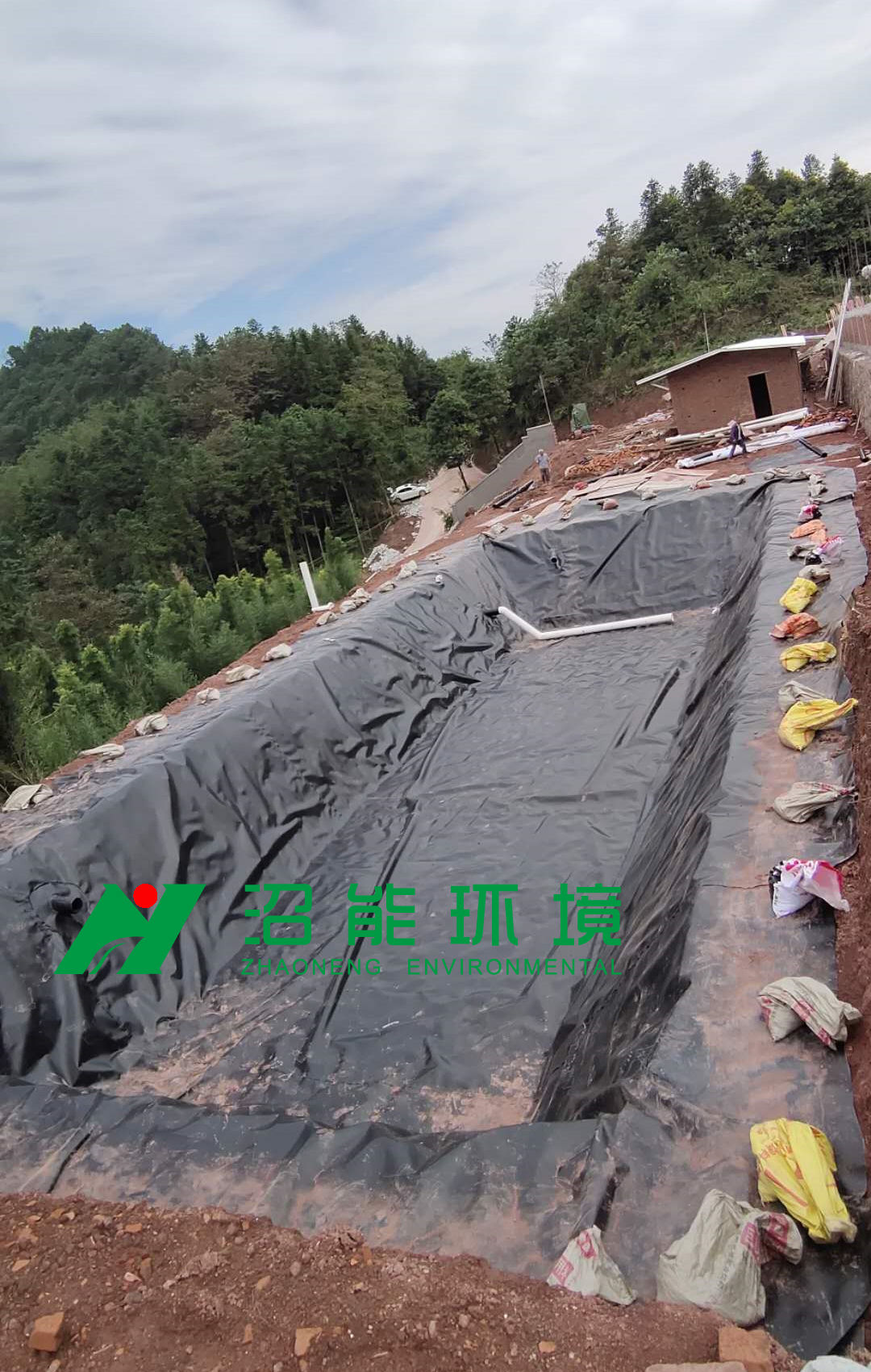 四川瀘州敘永縣2000頭存欄生豬黑膜沼氣工程沼氣池